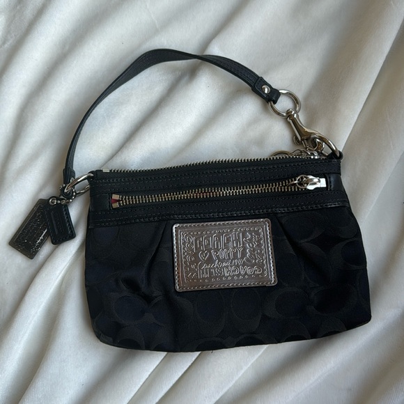 Coach Poppy Wristlet - Picture 1 of 4